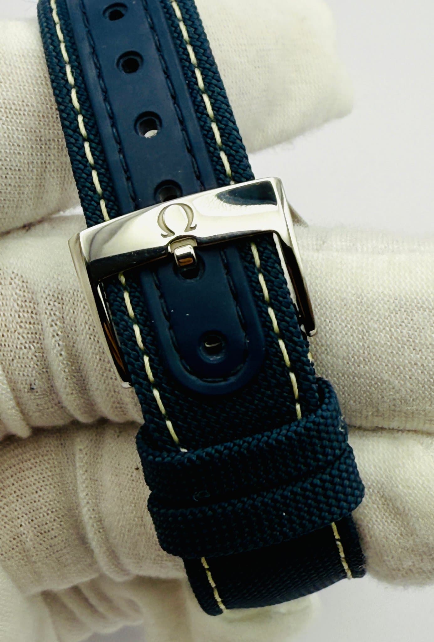 Omega Speedmaster Professional Moonwatch (Ref. 310.32.42.50.02.001) — photo 8