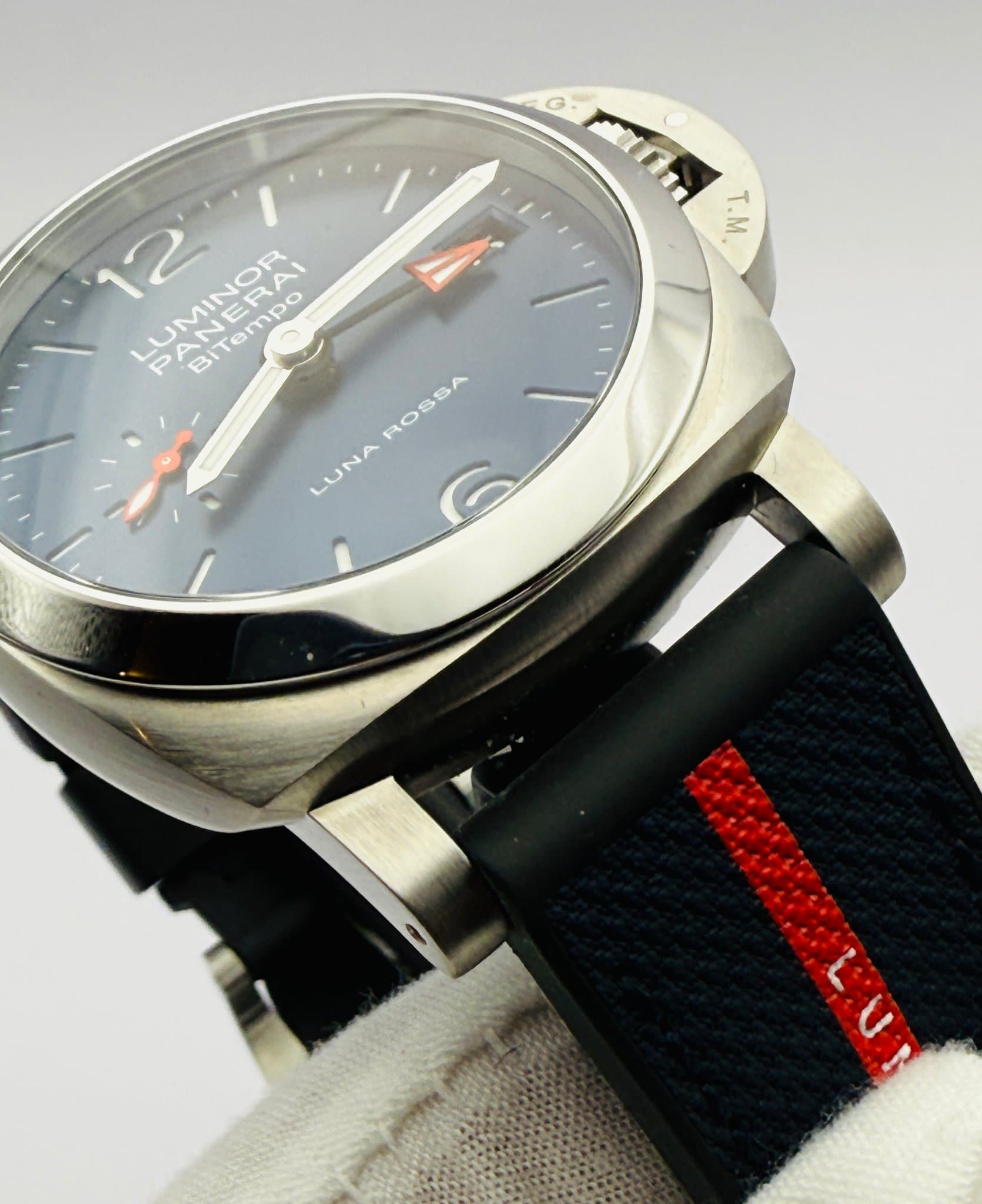 Panerai Luminor Quaranta Bitempo Luna Rossa (Ref. PAM 01404) — photo 9