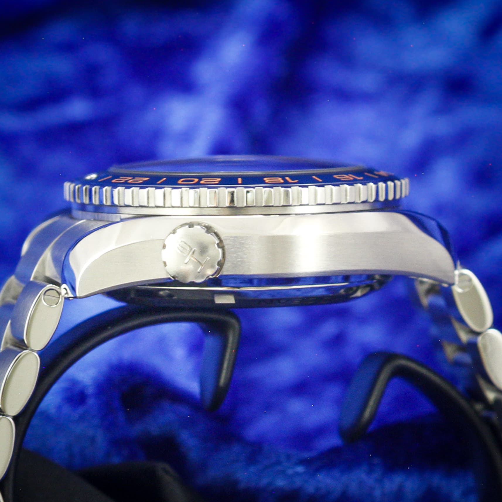Omega Seamaster Planet Ocean (Ref. 232.30.44.22.03.001) — photo 7