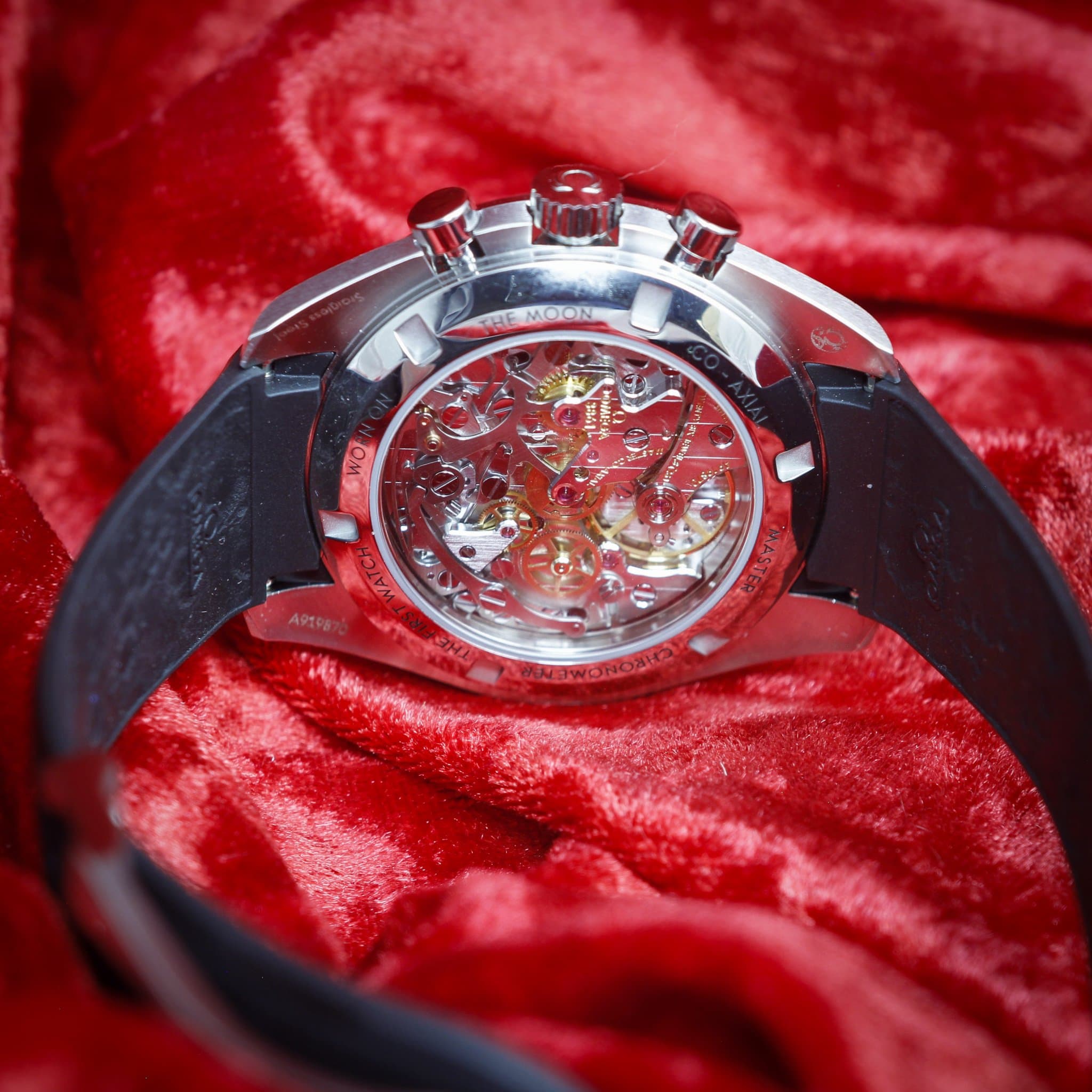 Omega Speedmaster Professional Moonwatch (Ref. 310.32.42.50.04.001) — photo 9