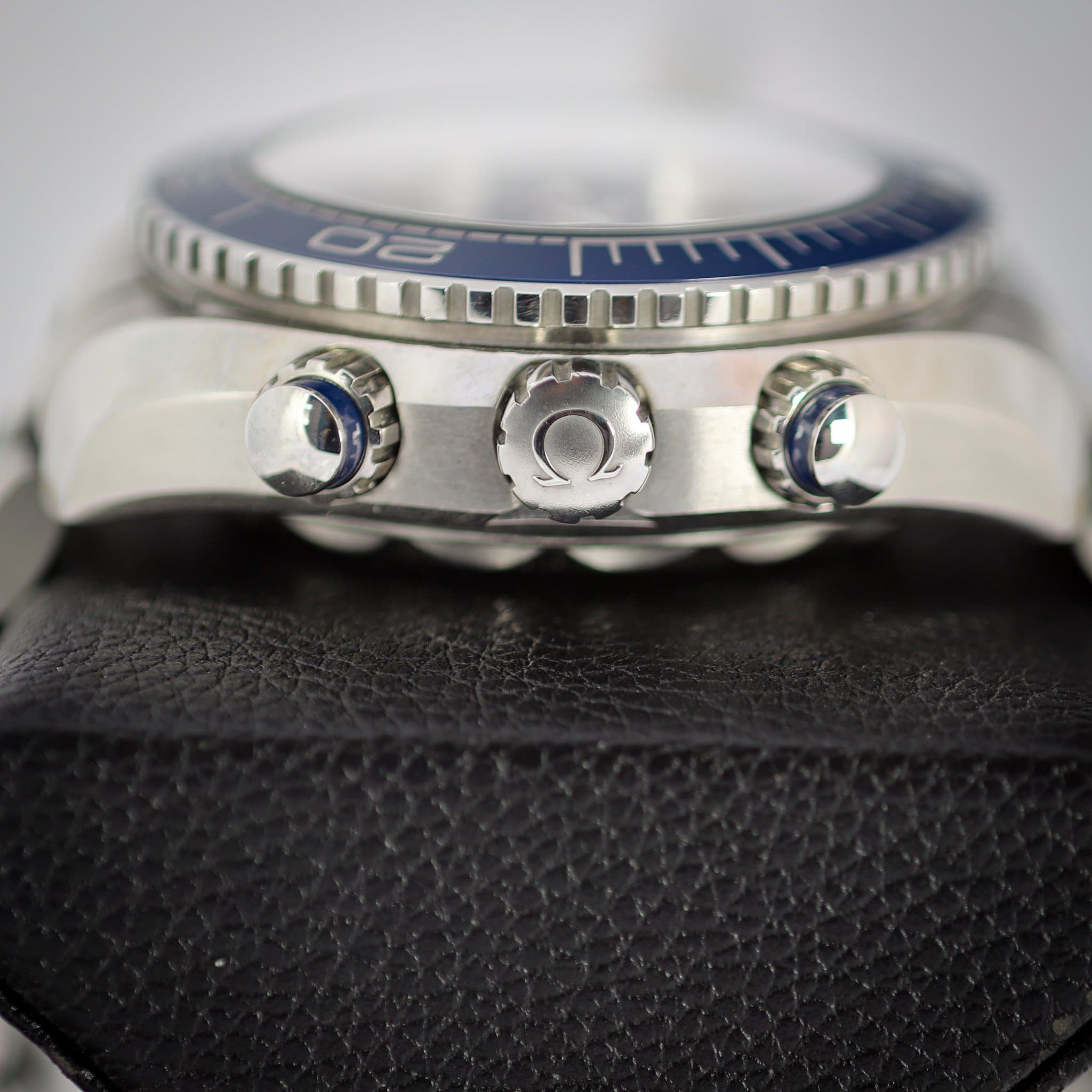 Omega Seamaster Planet Ocean (Ref. 215.30.46.51.03.001) — photo 7