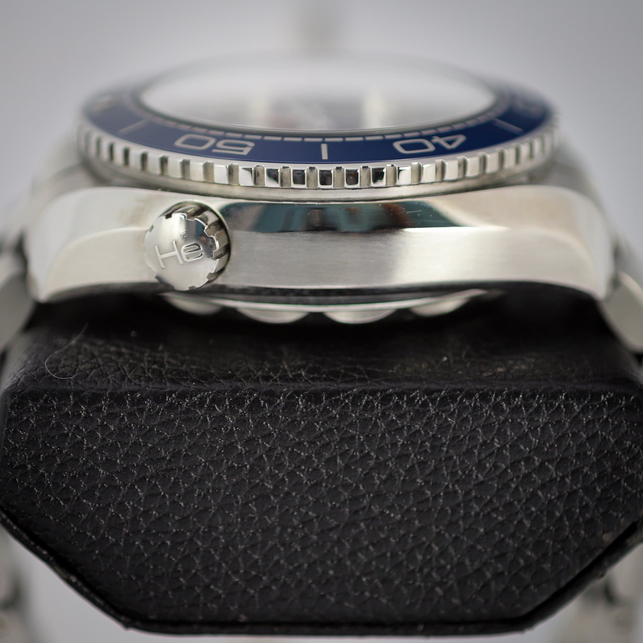 Omega Seamaster Planet Ocean (Ref. 215.30.46.51.03.001) — photo 8