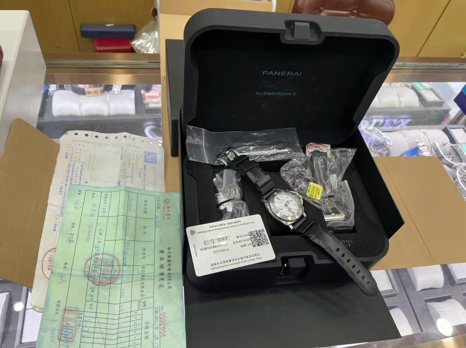 Panerai Submersible (Ref. PAM01223) — photo 6